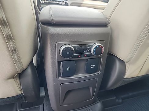 Used 2022 Ford Explorer Platinum w/ Technology Package image 28