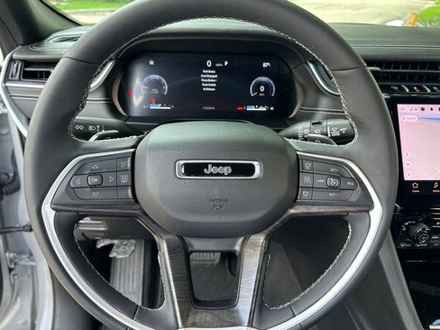 Certified 2024 Jeep Grand Cherokee Limited w/ Black Appearance Package image 20