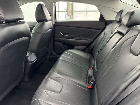 Used 2022 Hyundai Elantra Limited w/ Preferred Accessory Package image 30