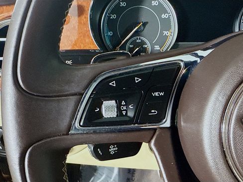 Used 2019 Bentley Bentayga image 14