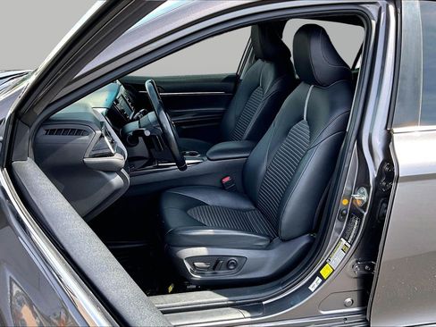 Used 2020 Toyota Camry SE FWD image 25