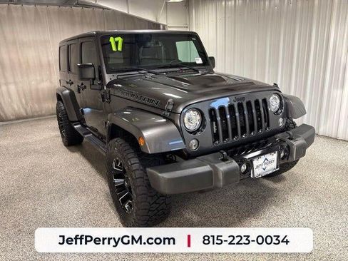 Used 2017 Jeep Wrangler Unlimited Sahara AWD/4WD image 2