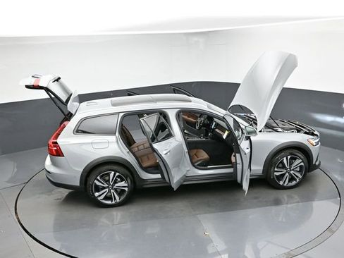 New 2026 Volvo V60 B5 Cross Country Plus w/ Protection Package Premier image 49