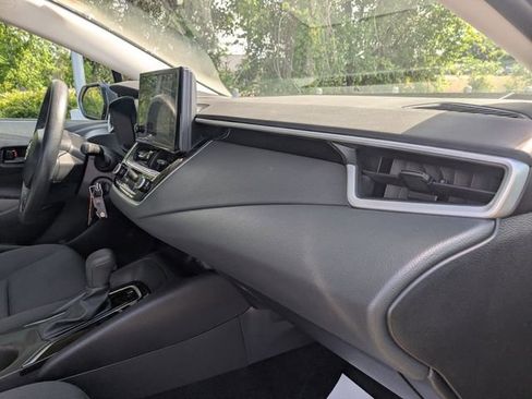 Used 2025 Toyota Corolla LE FWD image 33