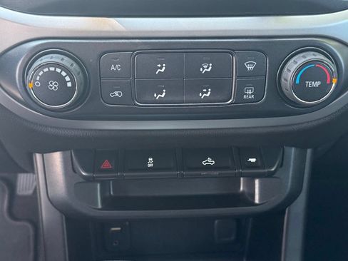 Used 2017 Chevrolet Colorado LT w/ LT Convenience Package AWD/4WD image 17