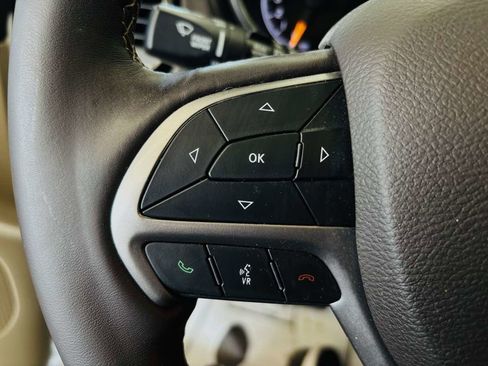 Used 2020 Jeep Grand Cherokee Overland AWD/4WD image 40