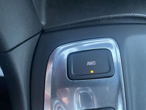 Used 2018 Chevrolet Equinox LT image 3