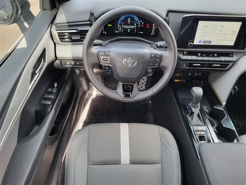 Used 2025 Toyota Camry XSE image 27