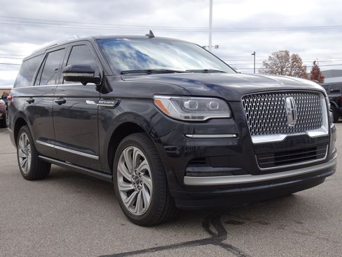 Used 2024 Lincoln Navigator Reserve image 6