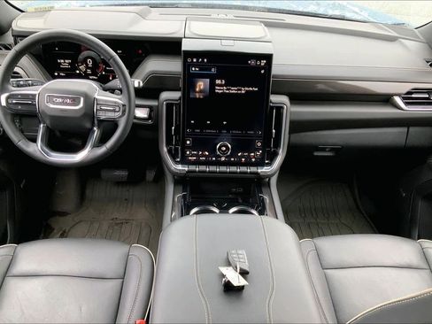 Used 2025 GMC Yukon XL Elevation image 14