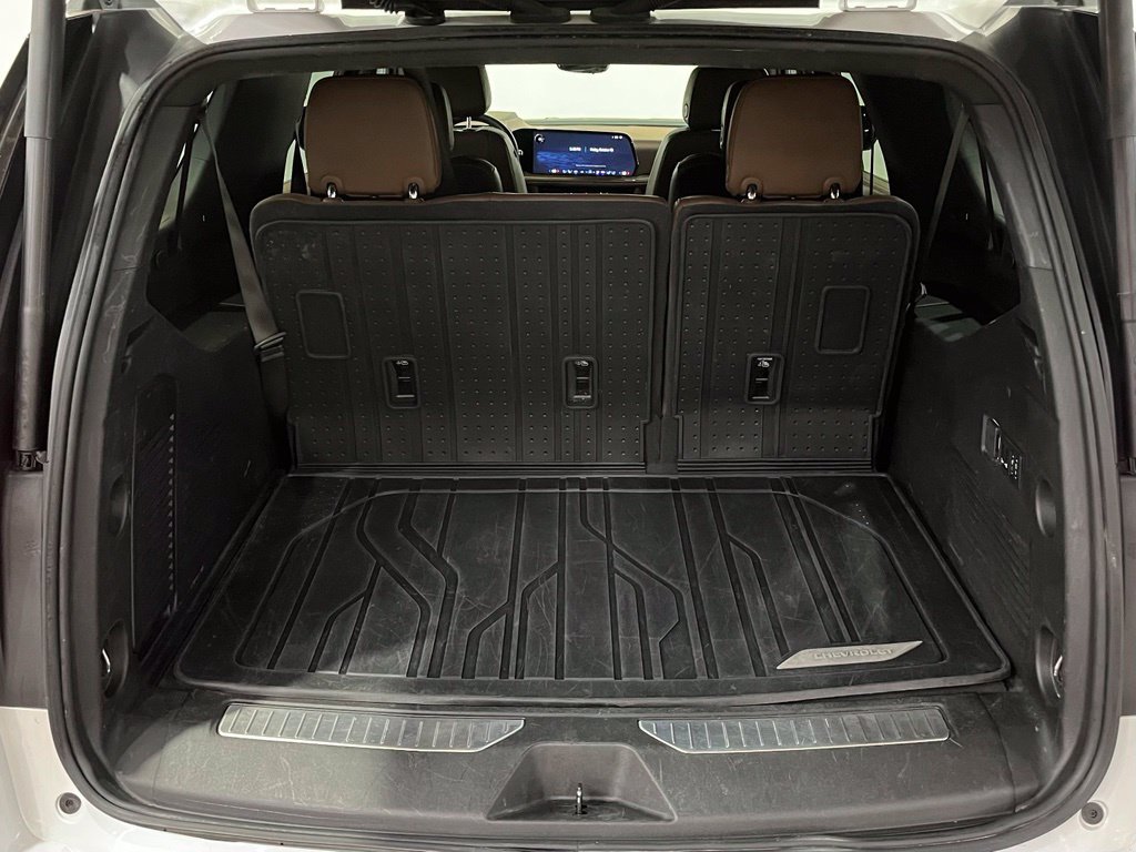 Certified 2025 Chevrolet Suburban High Country w/ Sun And Tow Package AWD/4WD image 13
