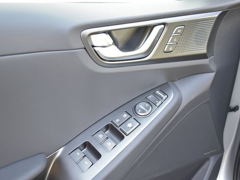 Used 2022 Hyundai Ioniq Limited FWD image 17