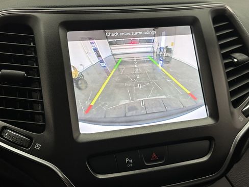 Used 2019 Jeep Cherokee Trailhawk image 11