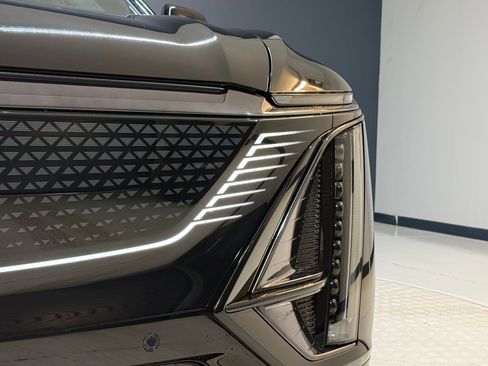 New 2026 Cadillac Lyriq Sport AWD/4WD image 24