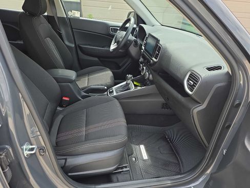 Used 2025 Hyundai Venue SEL FWD image 9