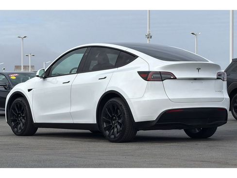 Used 2024 Tesla Model Y Long Range AWD/4WD image 6