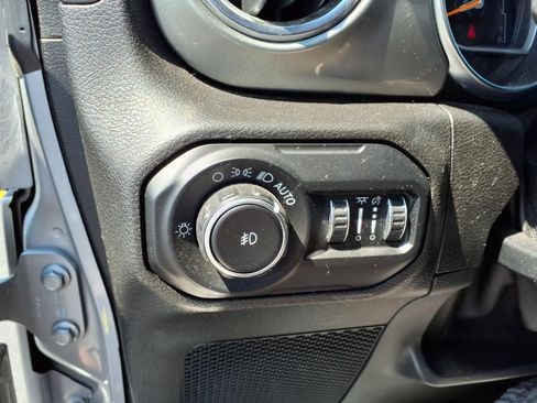 Used 2020 Jeep Wrangler Unlimited Sahara w/ Uconnect 4C Nav & Sound Group image 17