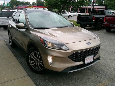 Used 2021 Ford Escape SEL w/ Technology Package AWD/4WD image 4