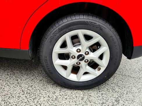 Used 2024 Kia Soul S FWD image 9