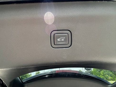 Used 2023 Buick Enclave Premium w/ Experience Buick Package FWD image 16