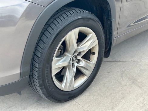Used 2019 Toyota Highlander Limited image 9