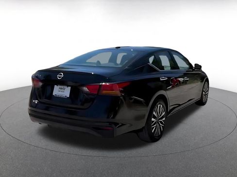 Used 2025 Nissan Altima 2.5 SV FWD image 14