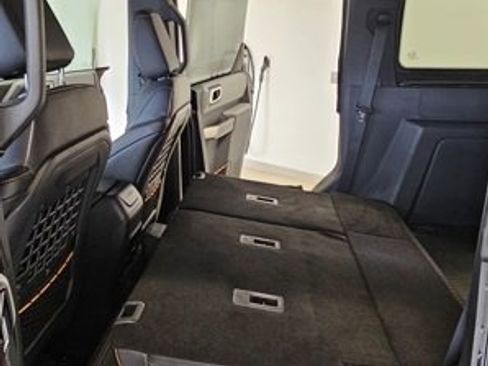 Used 2023 Ford Bronco Badlands image 17