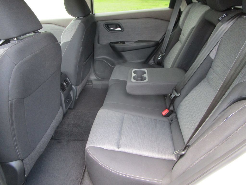 Used 2023 Nissan Rogue SV FWD image 20