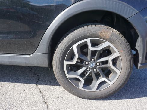 Used 2017 Subaru Crosstrek 2.0i Premium w/ Moonroof Package image 4