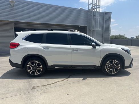 Used 2023 Subaru Ascent Touring AWD/4WD image 4
