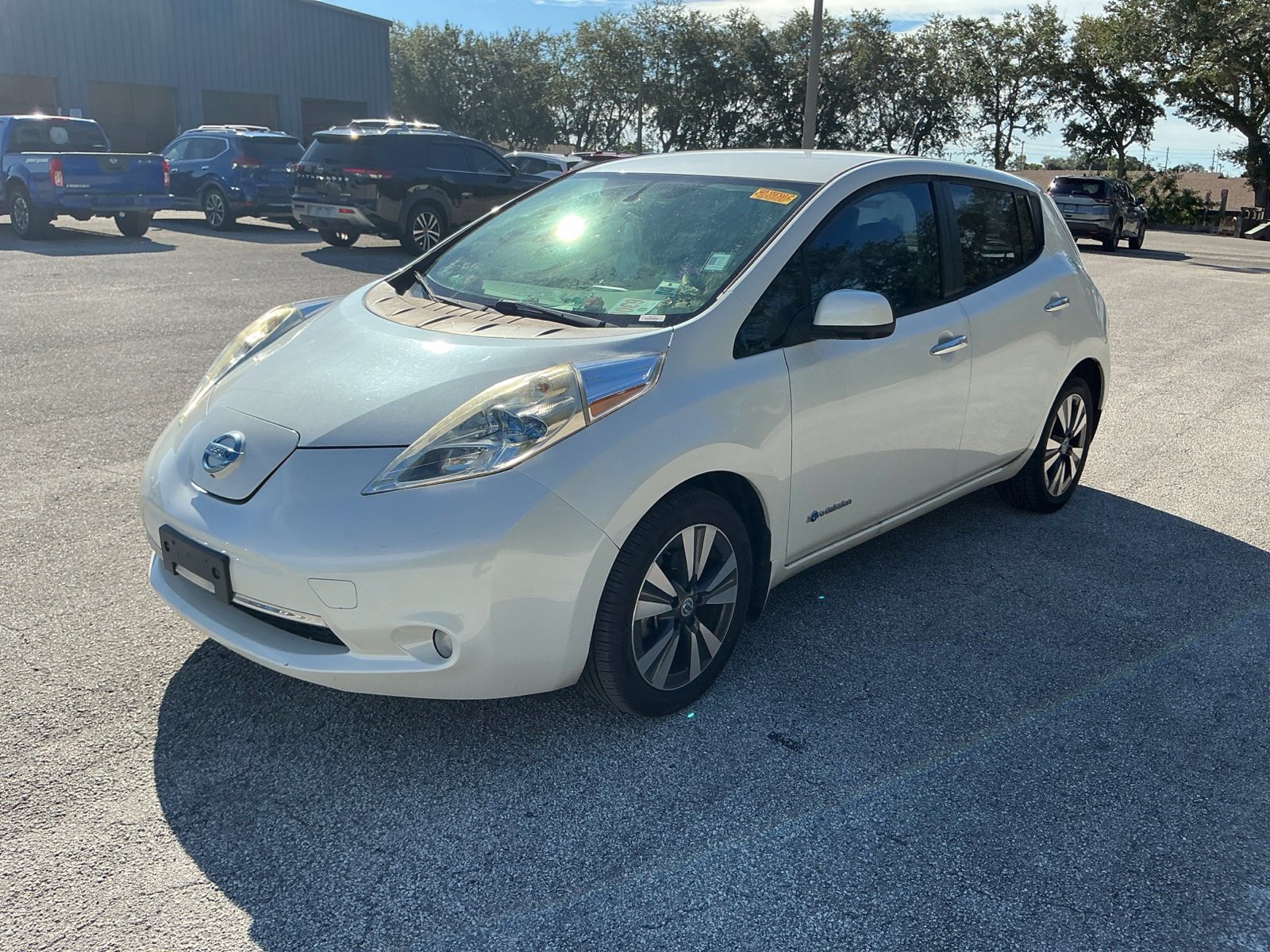 Used 2013 Nissan Leaf SL w/ Premium Pkg FWD image 4