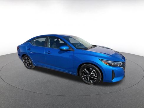 Used 2025 Nissan Sentra SV image 2