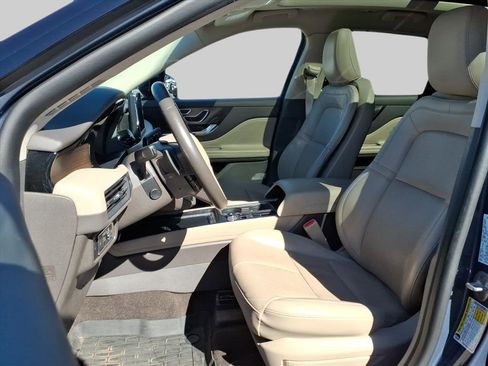 Used 2022 Lincoln Corsair Reserve w/ Equipment Group 201A image 10