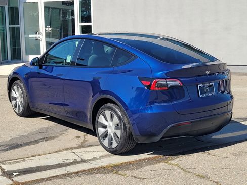 Used 2022 Tesla Model Y Long Range AWD/4WD image 6