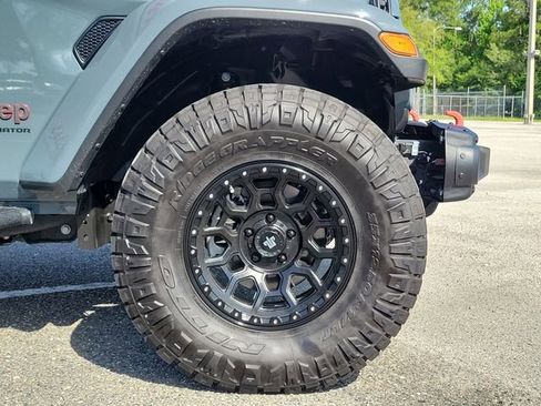Used 2025 Jeep Gladiator Rubicon AWD/4WD image 6