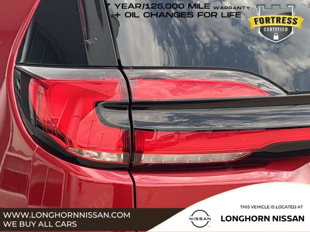 Used 2025 Chrysler Pacifica Select AWD/4WD image 5
