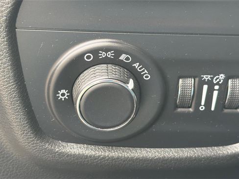 Used 2023 Jeep Grand Cherokee Laredo w/ Luxury Tech Group I AWD/4WD image 17