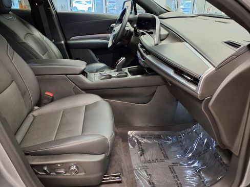 Used 2024 Cadillac XT4 Premium Luxury w/ Technology Package FWD image 10
