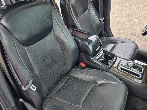 Used 2015 Chrysler 300 C image 14