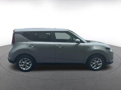 Used 2025 Kia Soul LX w/ LX Technology Package FWD image 16