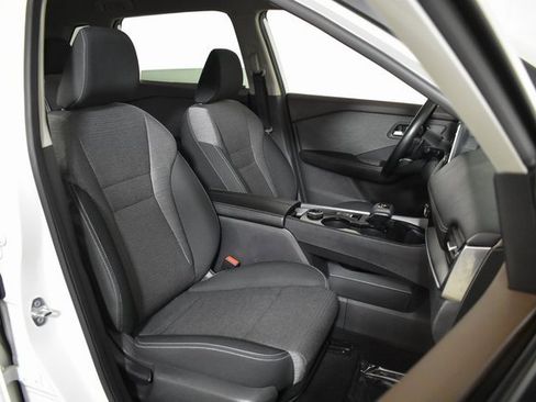 Certified 2023 Nissan Rogue SV image 32
