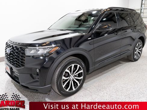 Used 2025 Ford Explorer ST-Line image 2