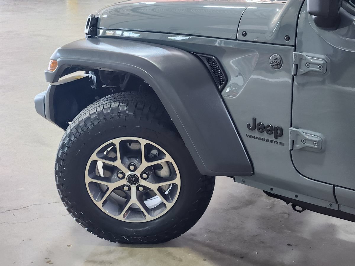 Used 2025 Jeep Wrangler Unlimited Sport AWD/4WD image 23