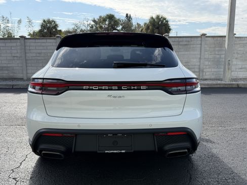 Certified 2025 Porsche Macan AWD/4WD image 10