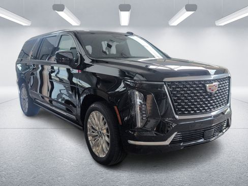 New 2026 Cadillac Escalade ESV Luxury w/ Touring Package RWD image 6