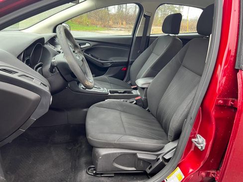 Used 2016 Ford Focus SE w/ Reverse Sensing Package image 16