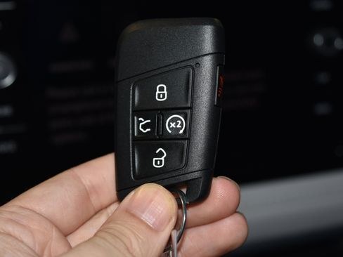 New 2025 Volkswagen Taos SE image 14