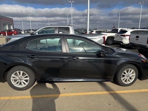 Used 2025 Toyota Camry LE image 11