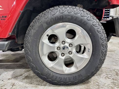 Used 2013 Jeep Wrangler Unlimited Sahara AWD/4WD image 33