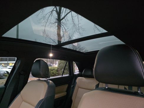 Used 2021 Volkswagen Atlas Cross Sport SE image 14